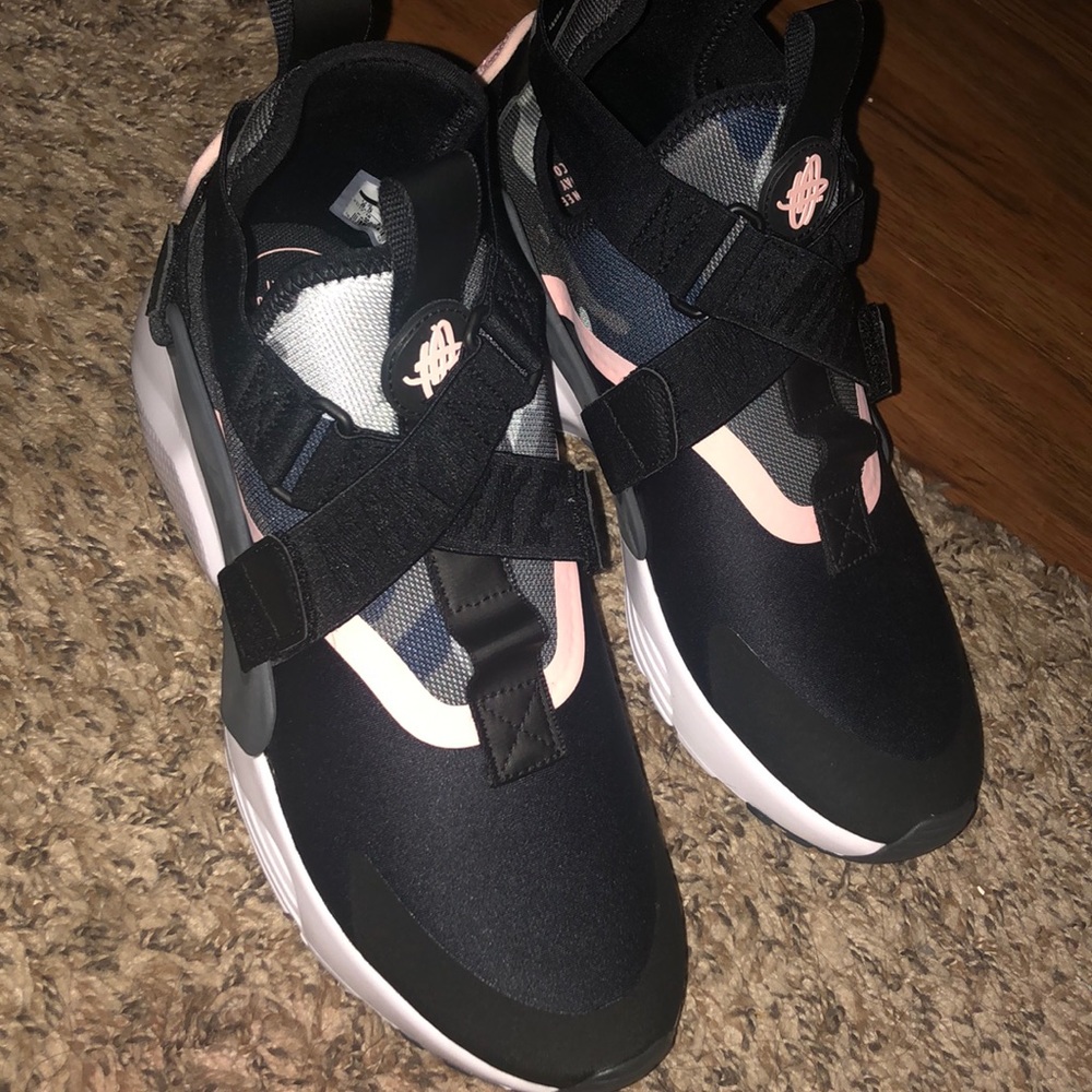 Nike Air Hurache - image 2